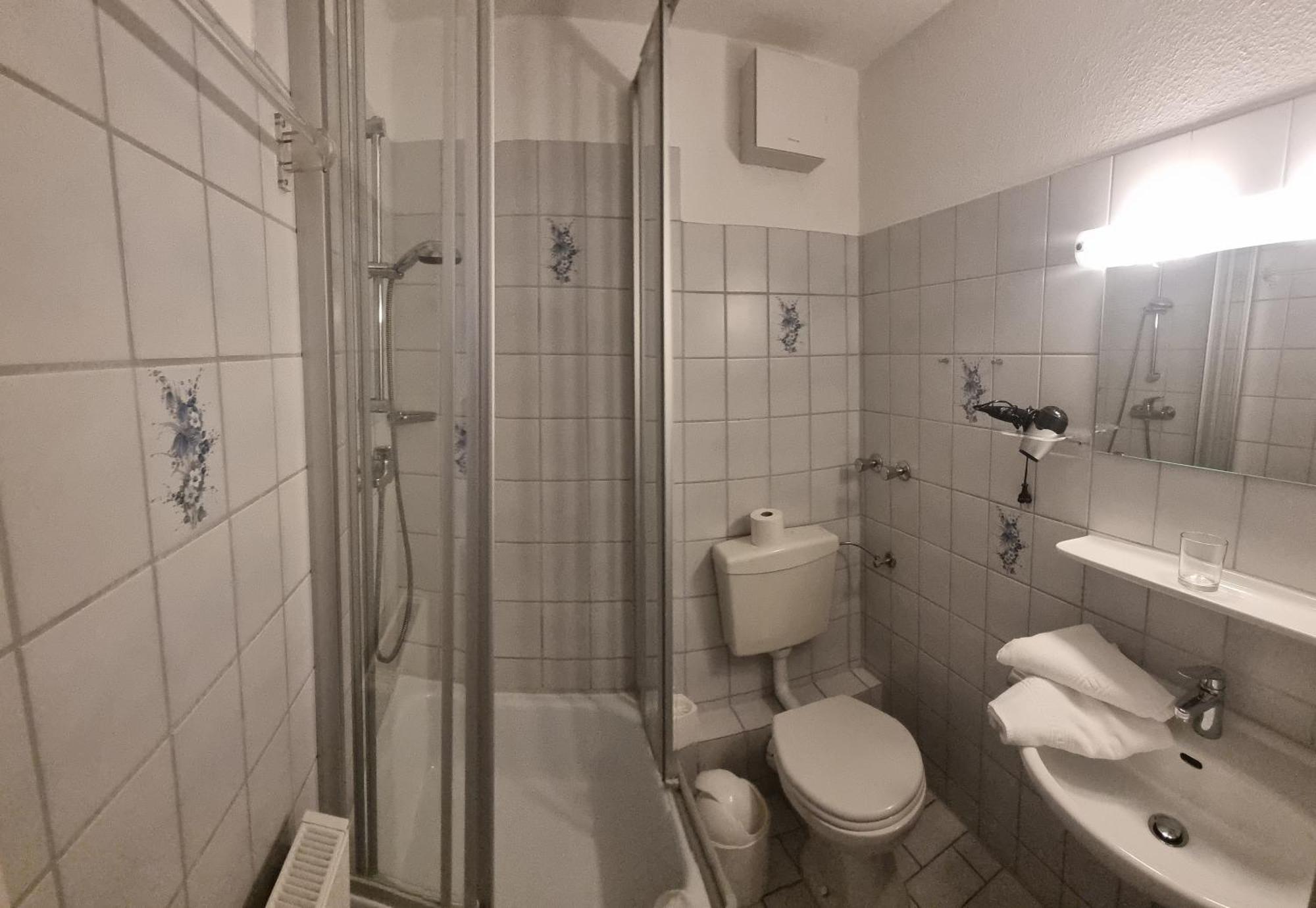 Hotel-Cafe-Lindow Веннингштедт Экстерьер фото