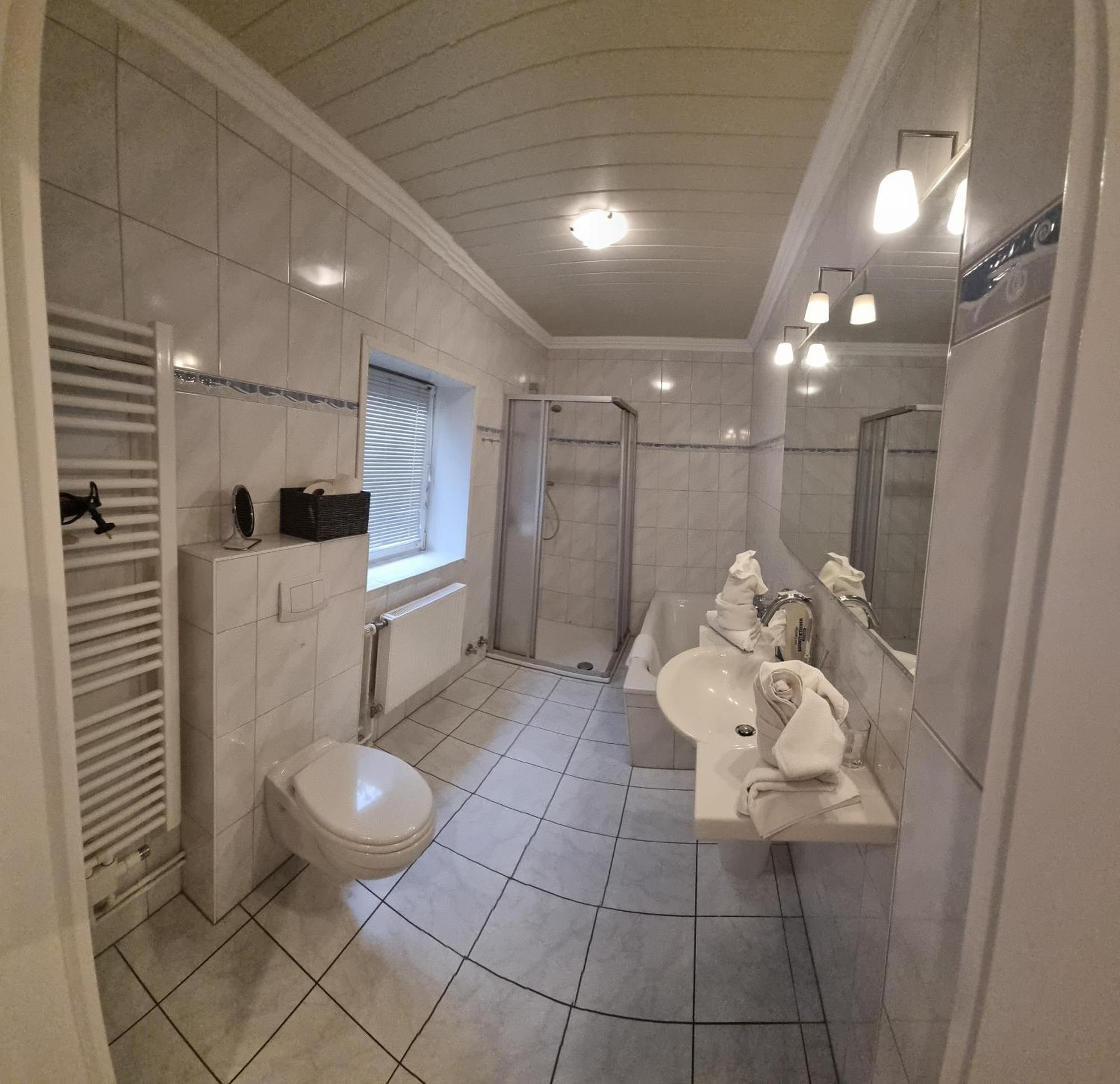 Hotel-Cafe-Lindow Веннингштедт Экстерьер фото